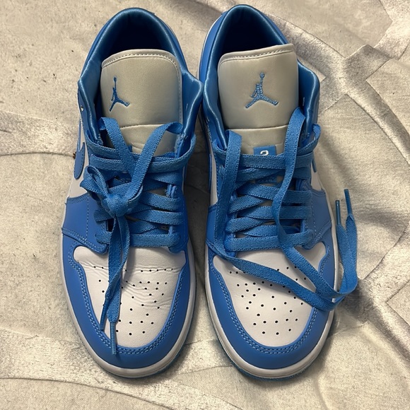 Nike wmns Air Jordan Low 8.5 (UNC) - Picture 2 of 5